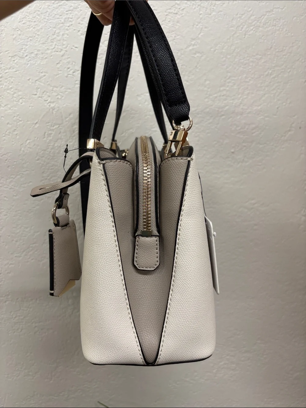 GUESS lyndi small girlfriend satchel bag cream beige